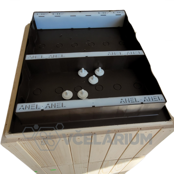 Stropné plastové kŕmidlo B10 delené 4+3l